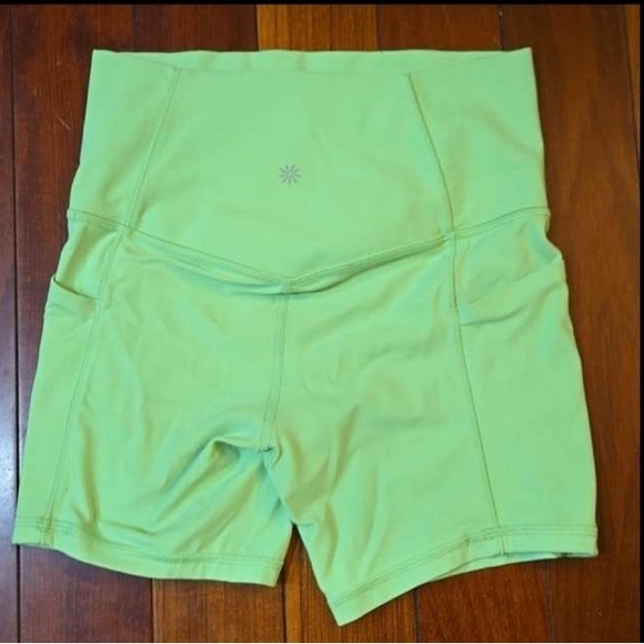 Athleta Salutation Stash Pocket Shorts || 5” Shorts - Picture 5 of 10